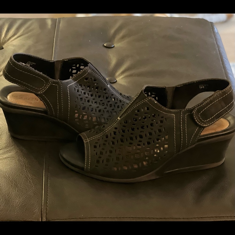 Earth, Wedge heal with cut out detail. Leather upper 10b